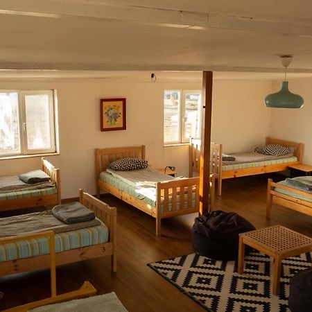 Udabno Hostel Bagian luar foto