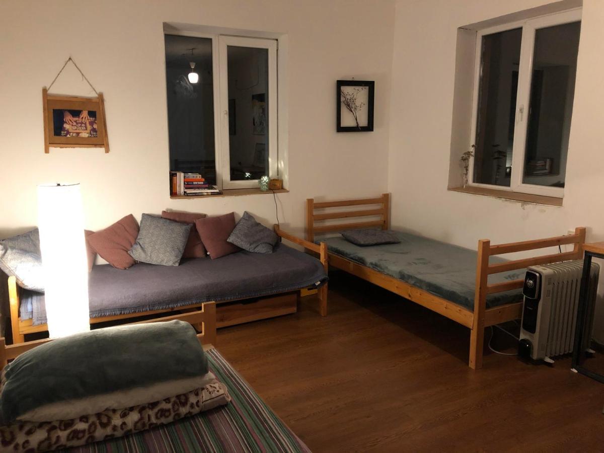 Udabno Hostel Bagian luar foto