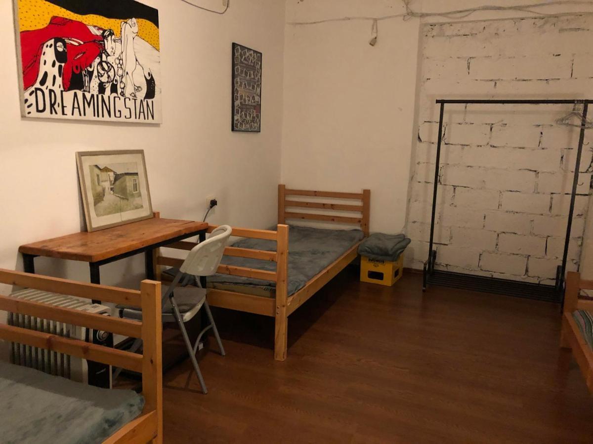 Udabno Hostel Bagian luar foto